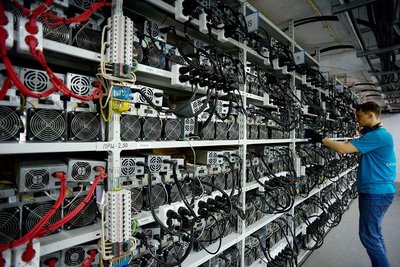 Modern mining farms are prioritizing energy efficiency and sustainable practices.